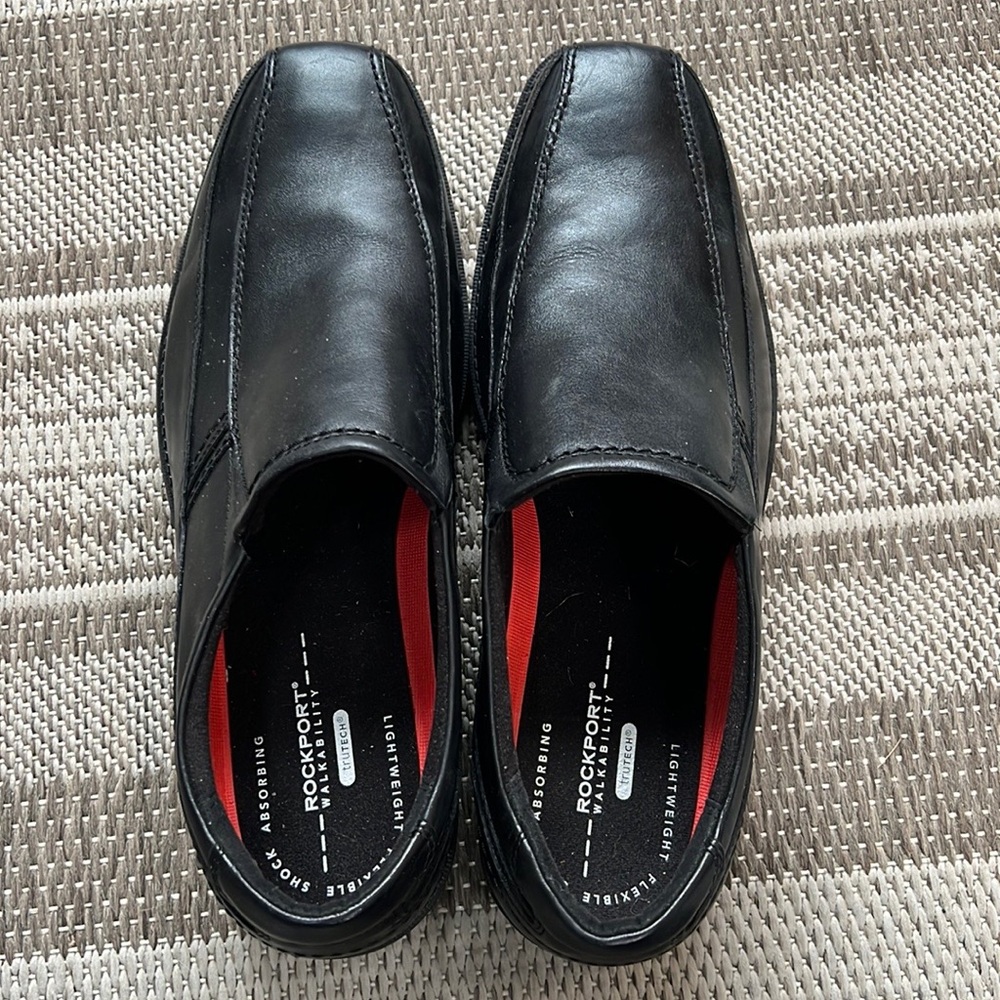 Men’s Rockport casual slip on shoes. Lightweight Flexible Shock absorbing.